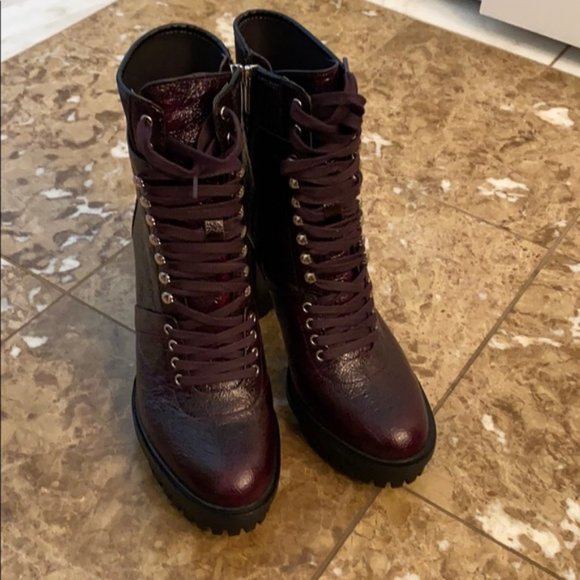 NWOB VINCE CAMUTO ERMANIA LACE UP BOOTIES sz 9.5 - Picture 11 of 12